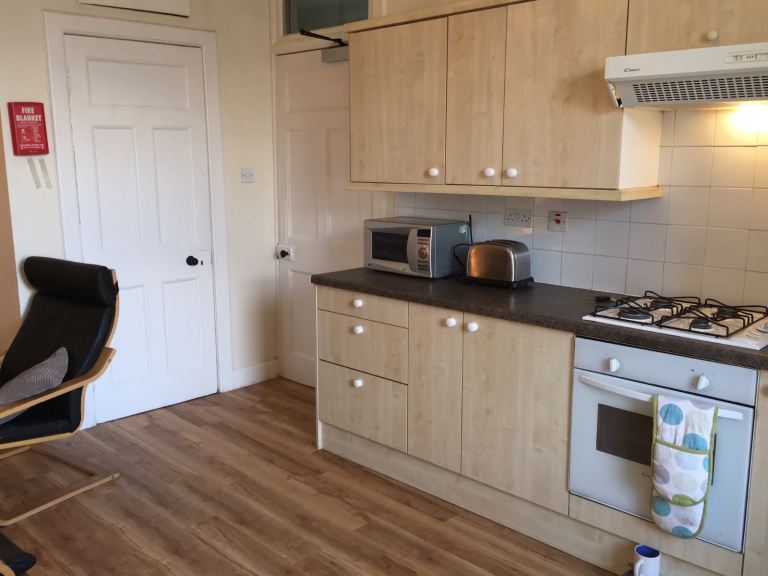 Room Strathfillan Road in City of Edinburgh