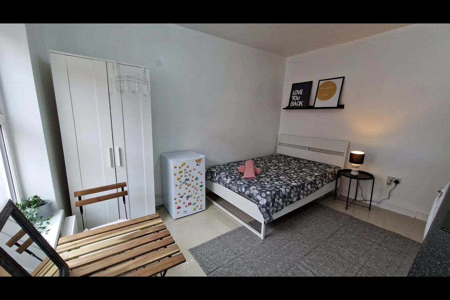 Flat Hessel Street in Greater London
