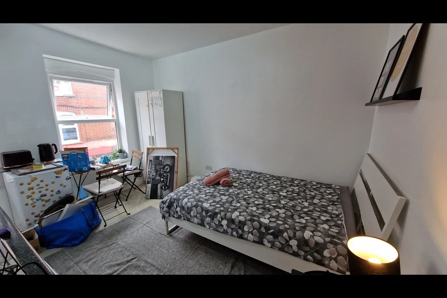 Flat Hessel Street in Greater London