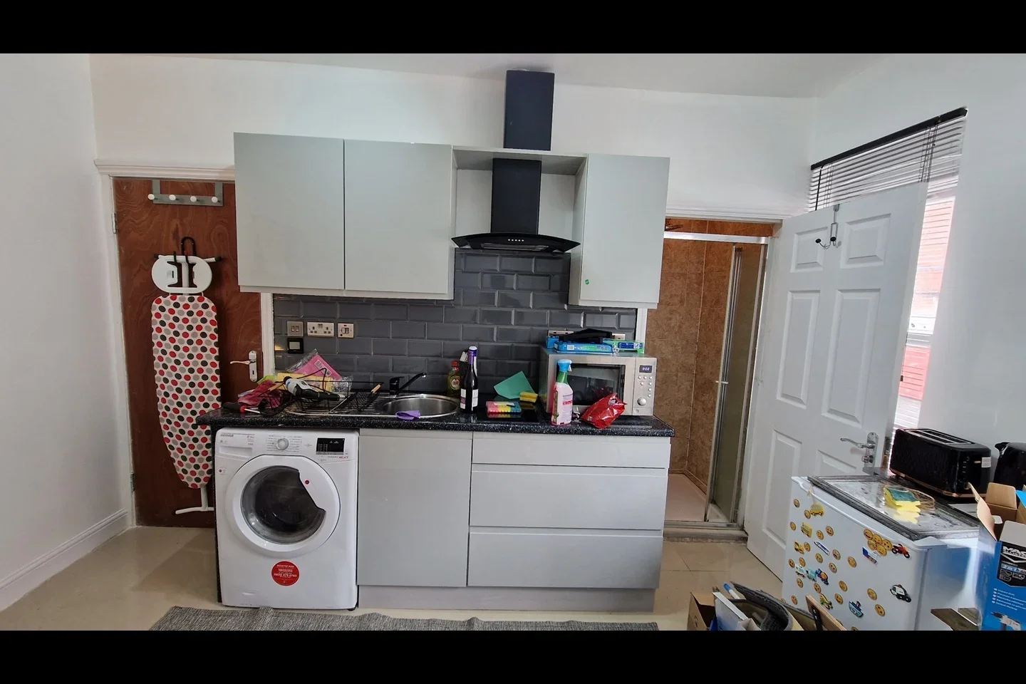 Flat Hessel Street in Greater London