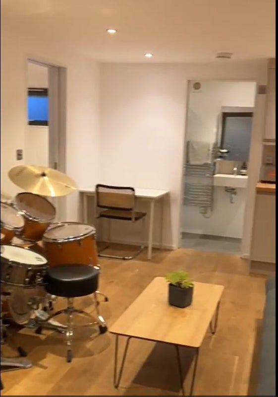 Room Broadhurst Gardens in Greater London