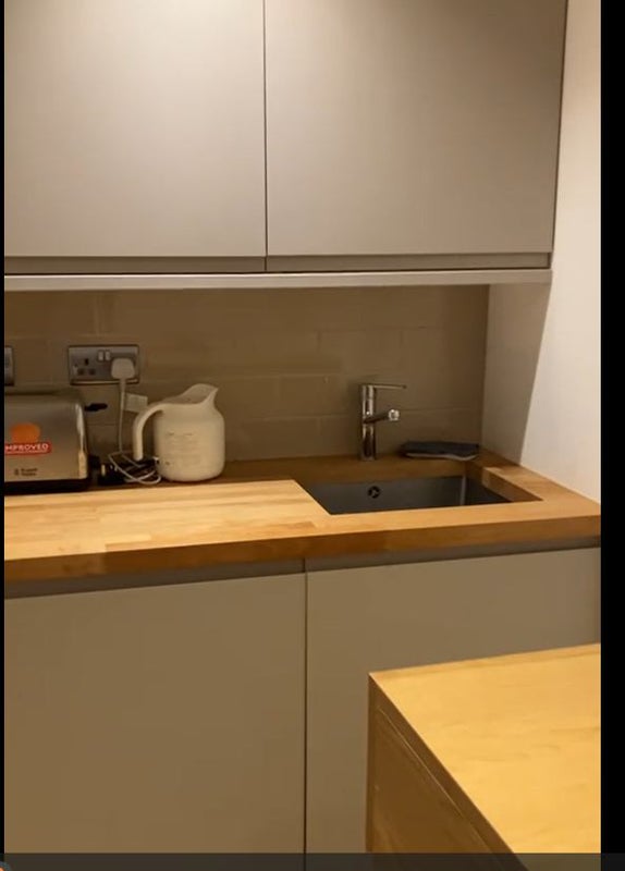 Room Broadhurst Gardens in Greater London