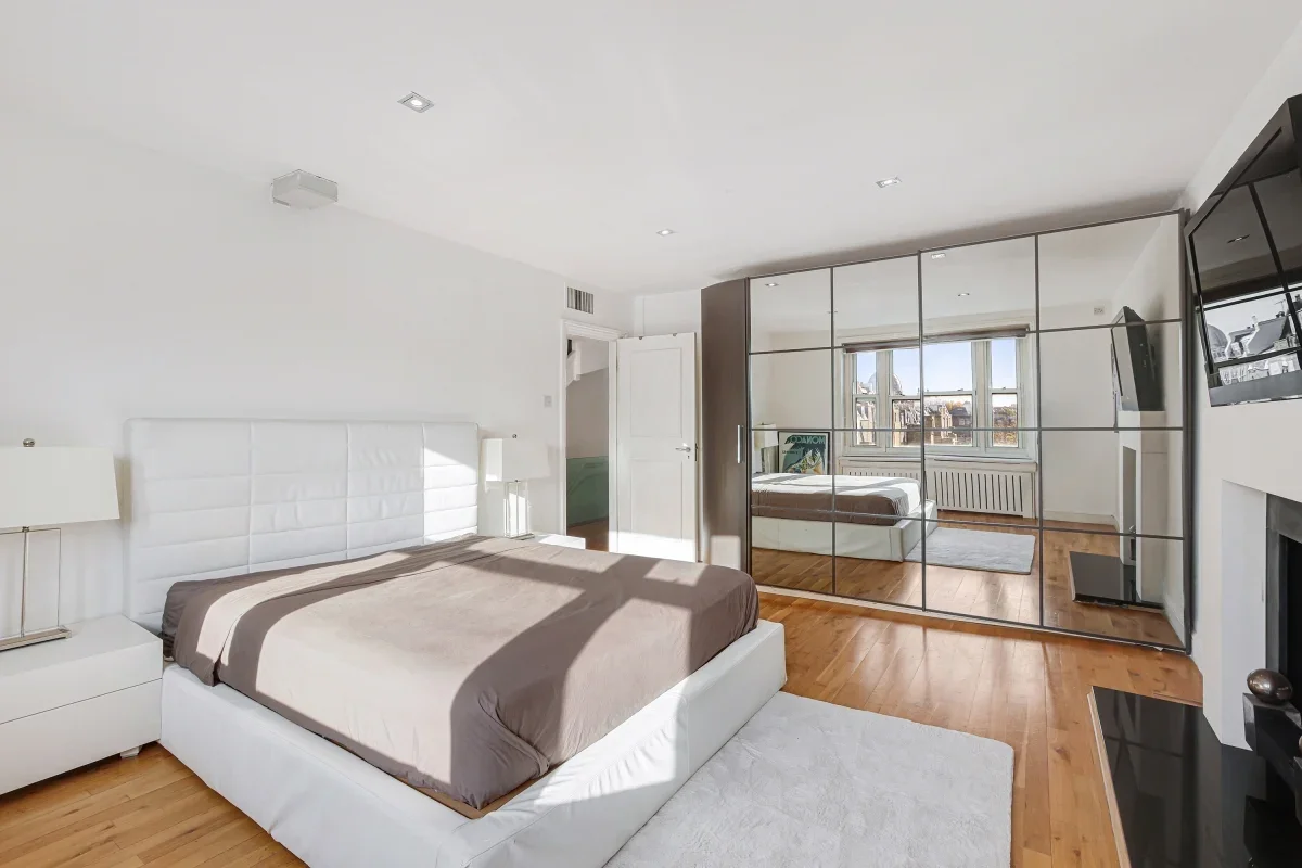 Flat Rutland Gate in City of Westminster