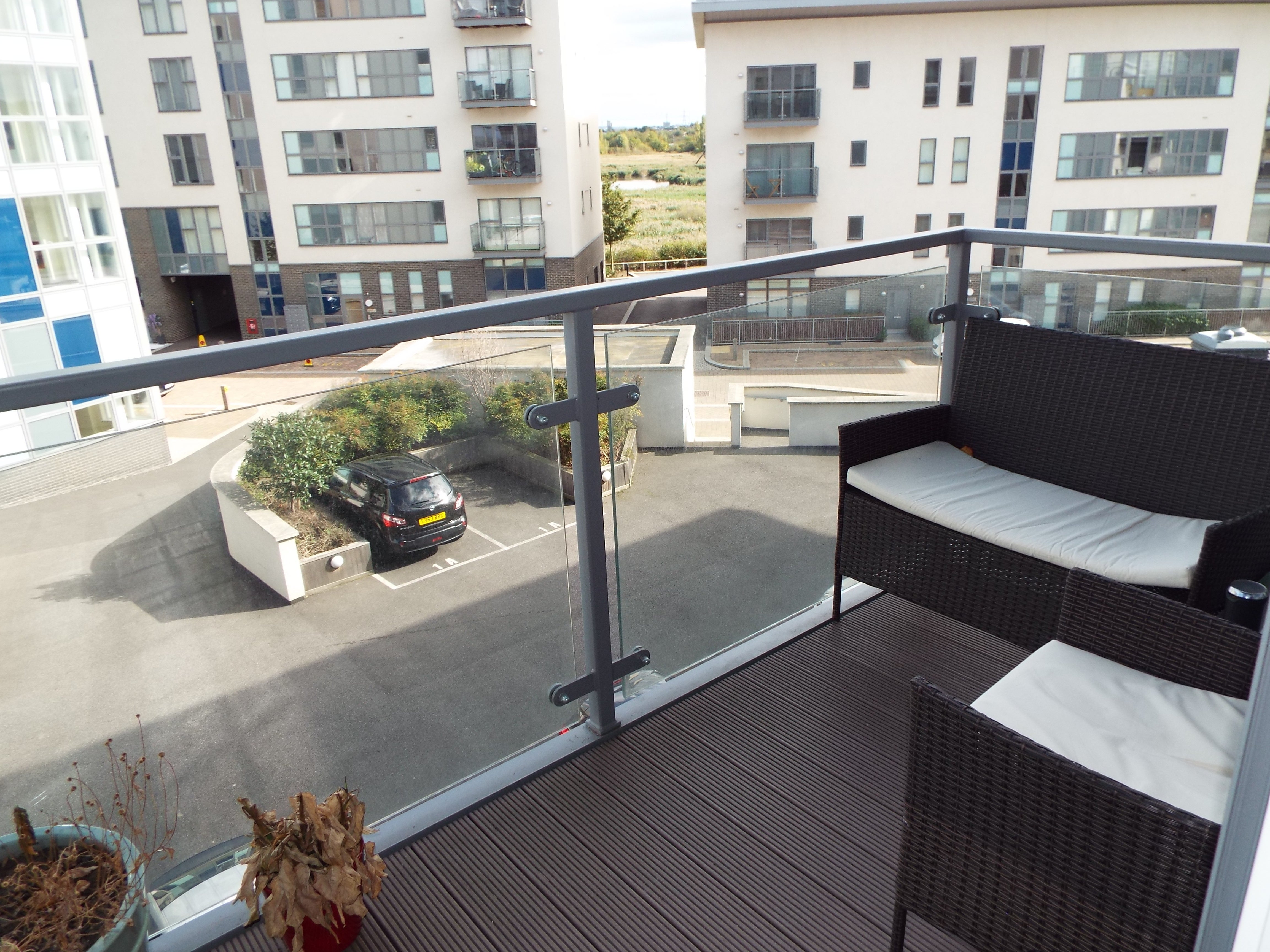 Flat Clovelly Place in Dartford