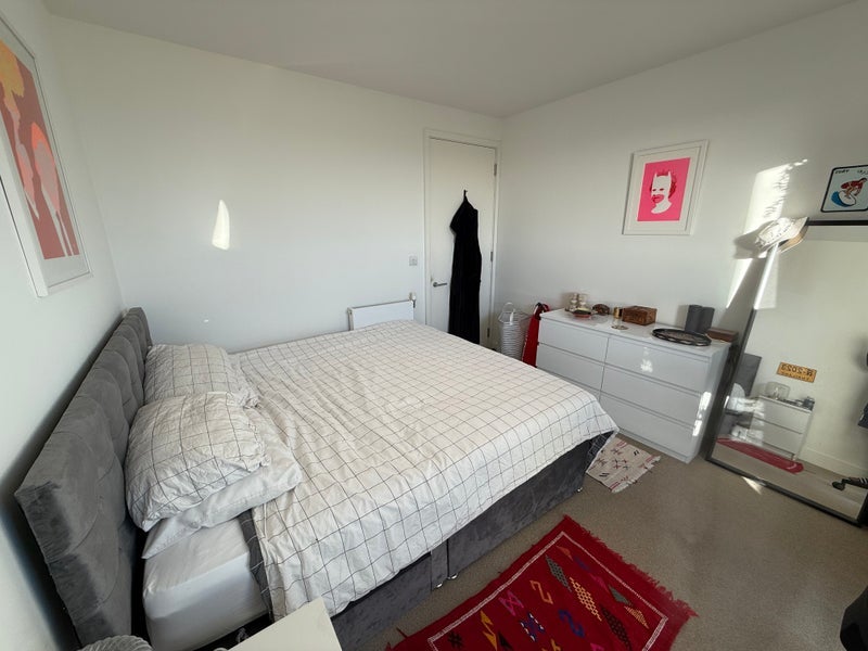 Room Daneland Walk in Greater London