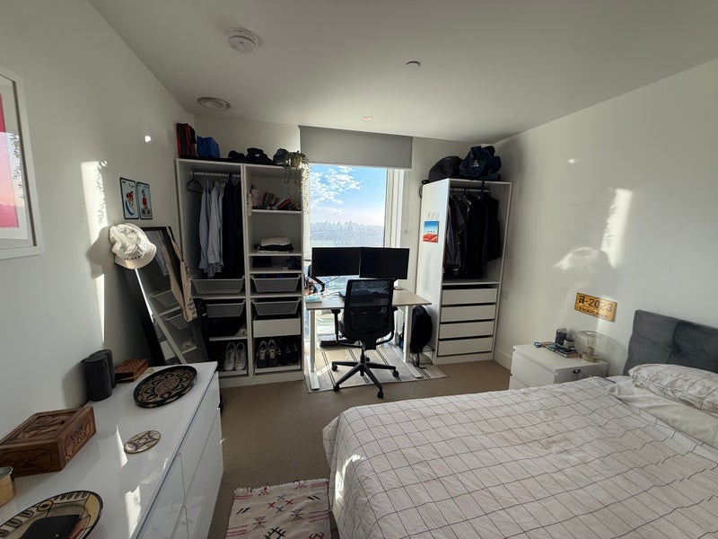 Room Daneland Walk in Greater London