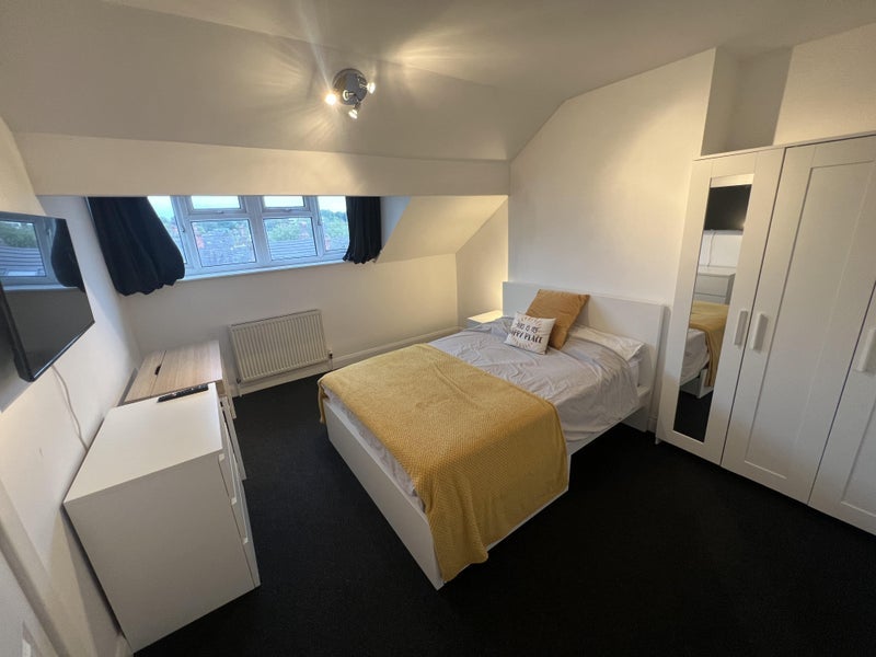 Room Trelawn Terrace in Leeds