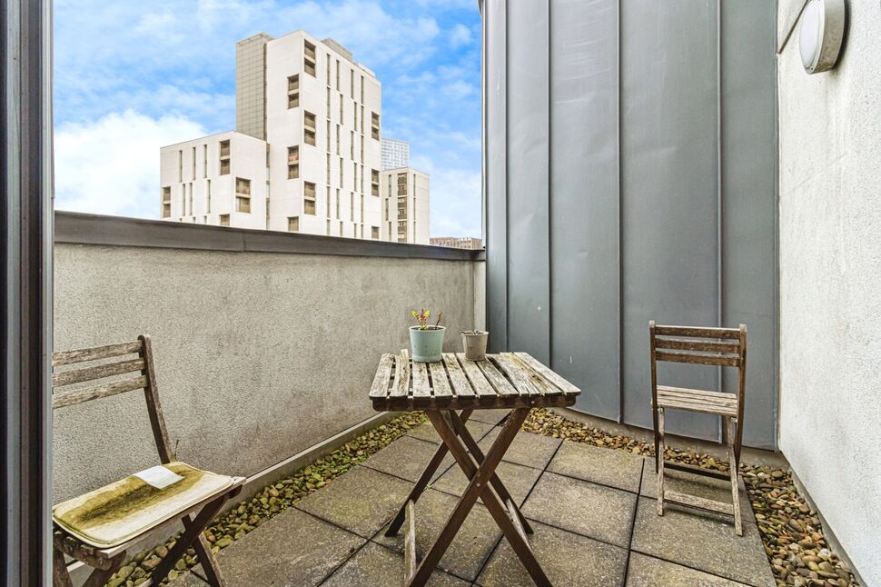 Flat Whitworth Street West in Manchester