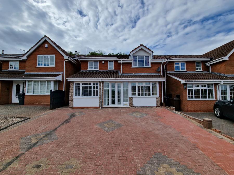 House Byfleet Close in Wolverhampton