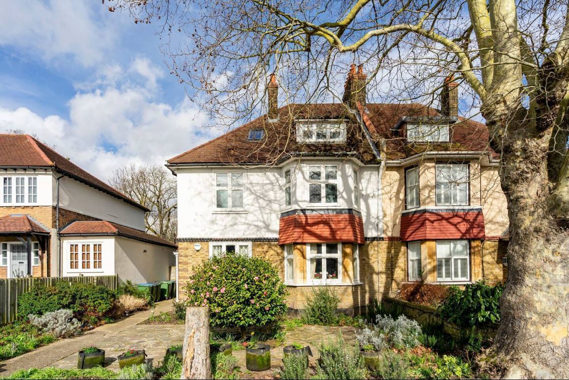 Flat Westcombe Park Road in Greater London