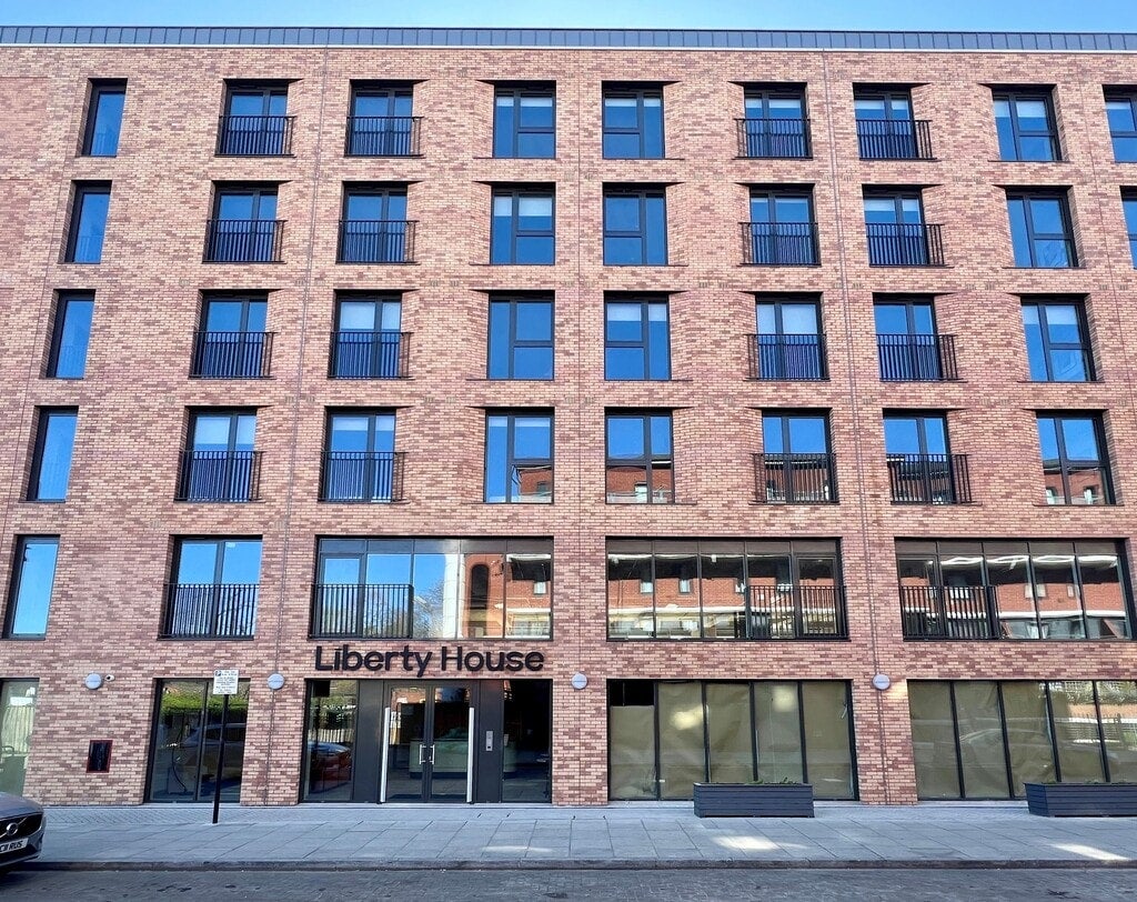 Flat Victoria Road in Greater London