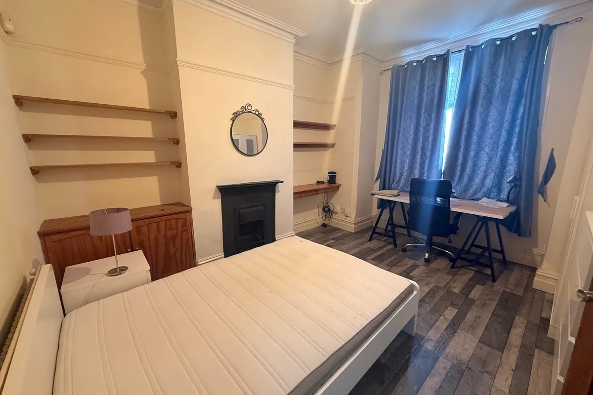 Room Russell Street in Charnwood