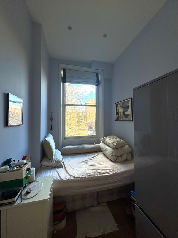 Flat Ongar Road in Greater London