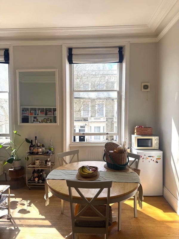 Flat Ongar Road in Greater London