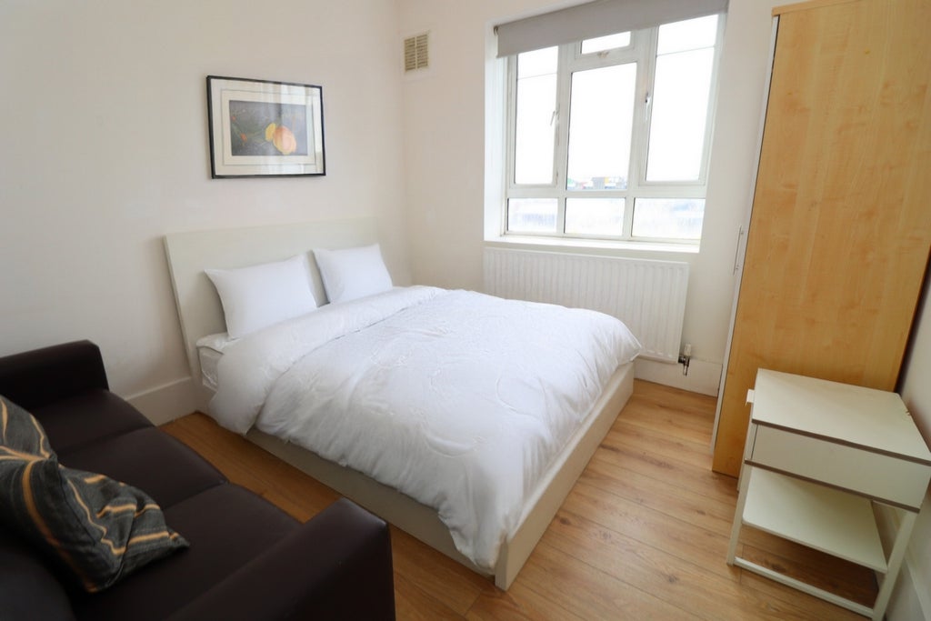 Room Globe Road in Greater London