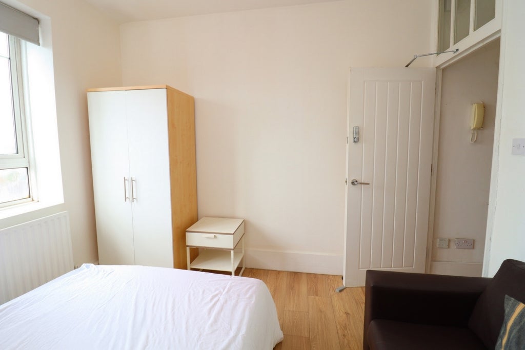 Room Globe Road in Greater London