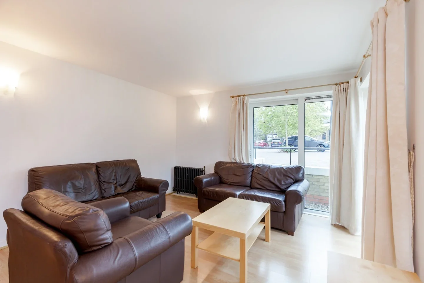 Flat Hopton Road in Greater London