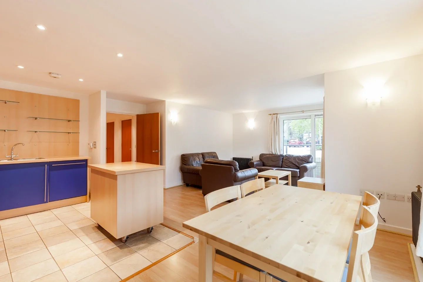 Flat Hopton Road in Greater London