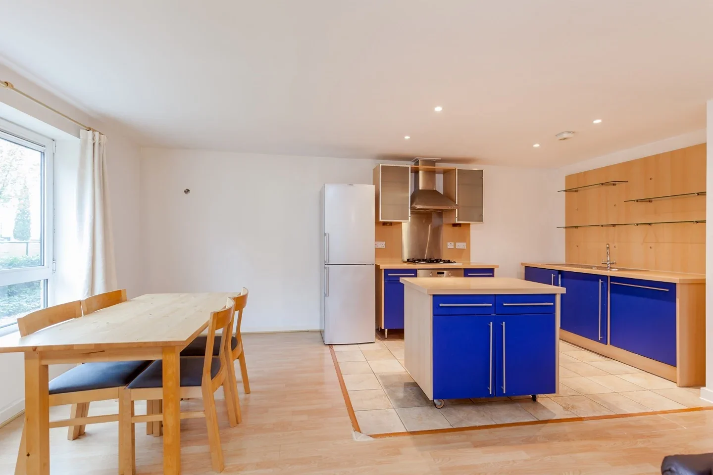 Flat Hopton Road in Greater London