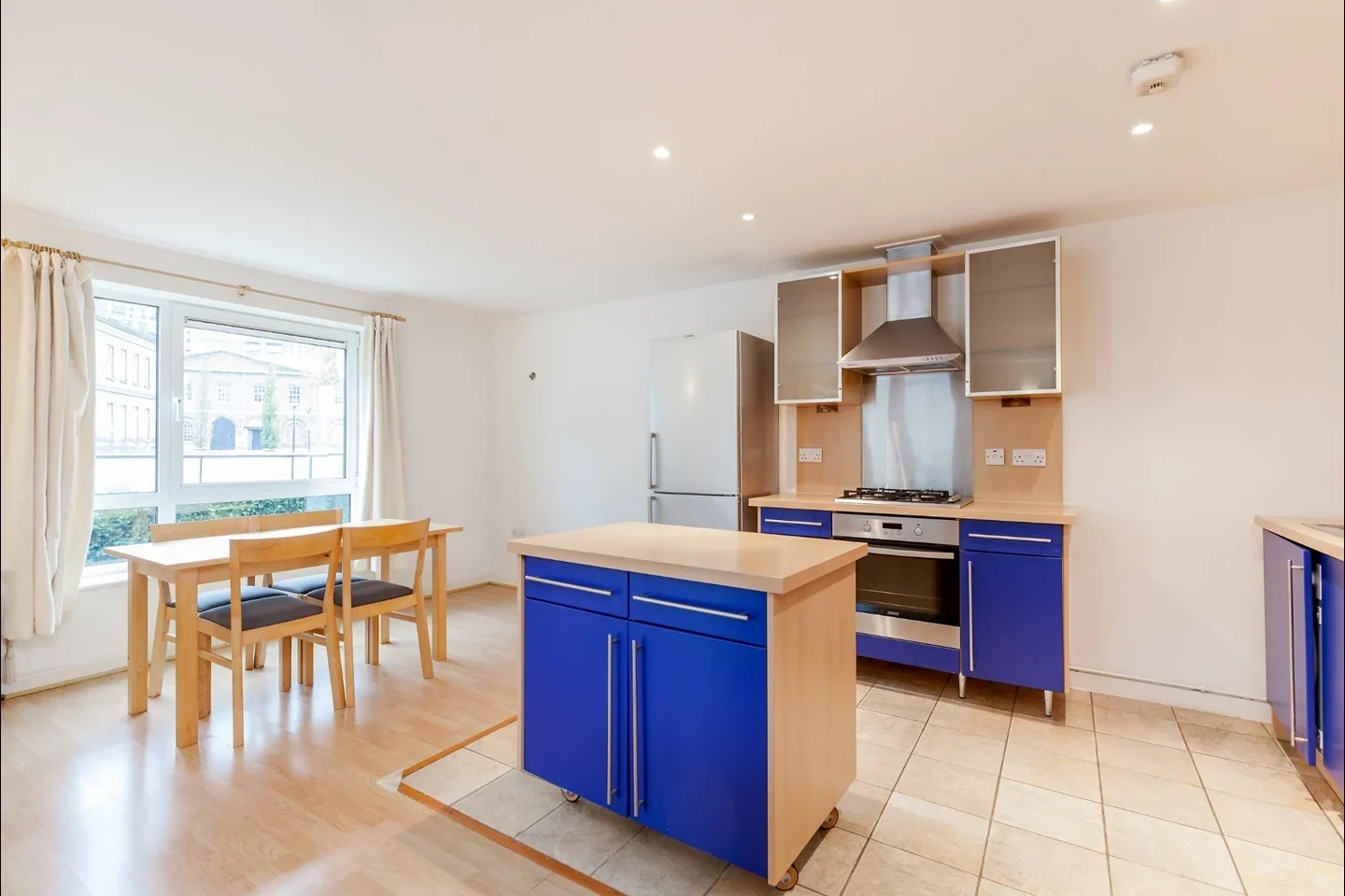 Flat Hopton Road in Greater London