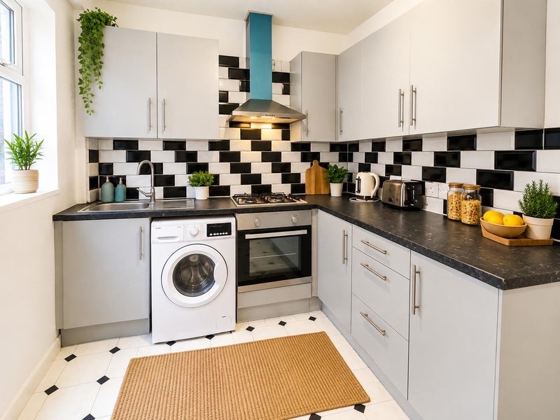 Flat Brownhill Road in Greater London