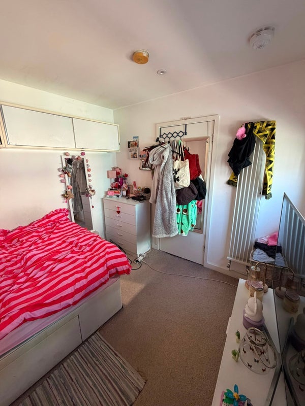 Room Burford Road in Greater London