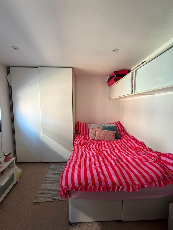 Room Burford Road in Greater London