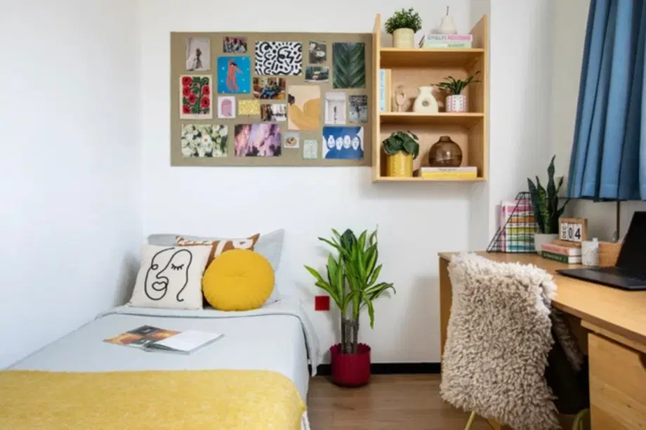Flat Goodwood Road in Greater London