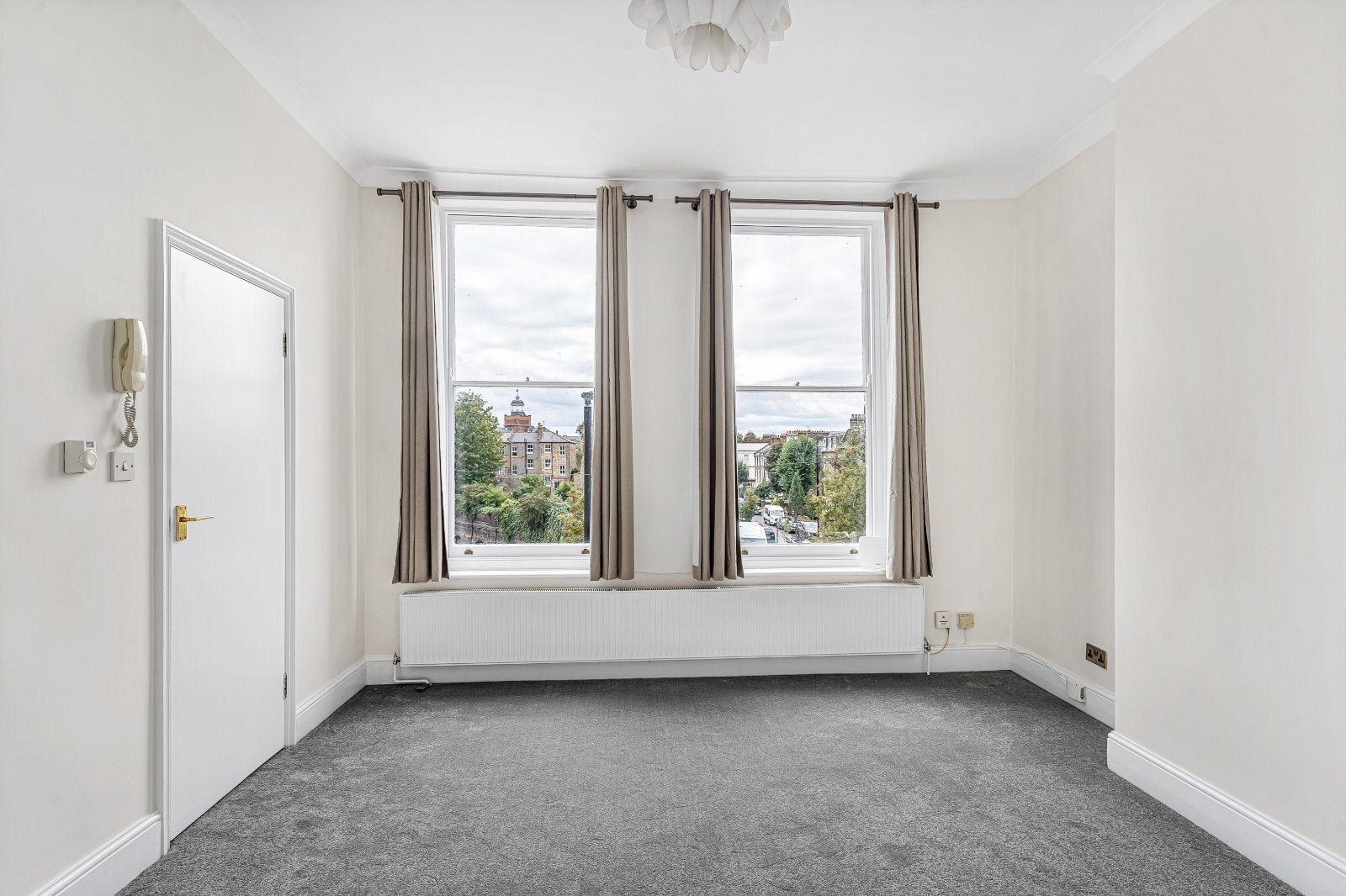 Flat Oseney Crescent in Greater London