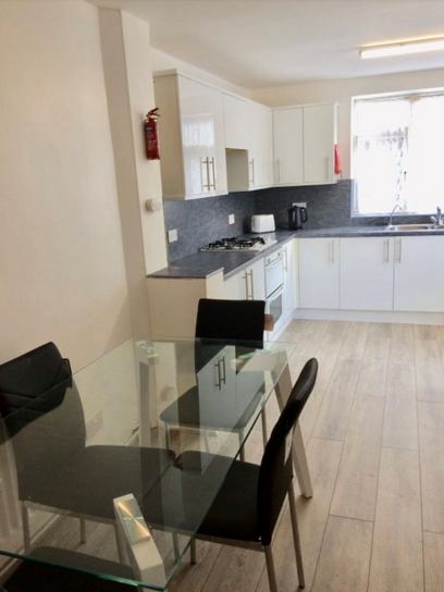 Room Tollgate Close in Birmingham