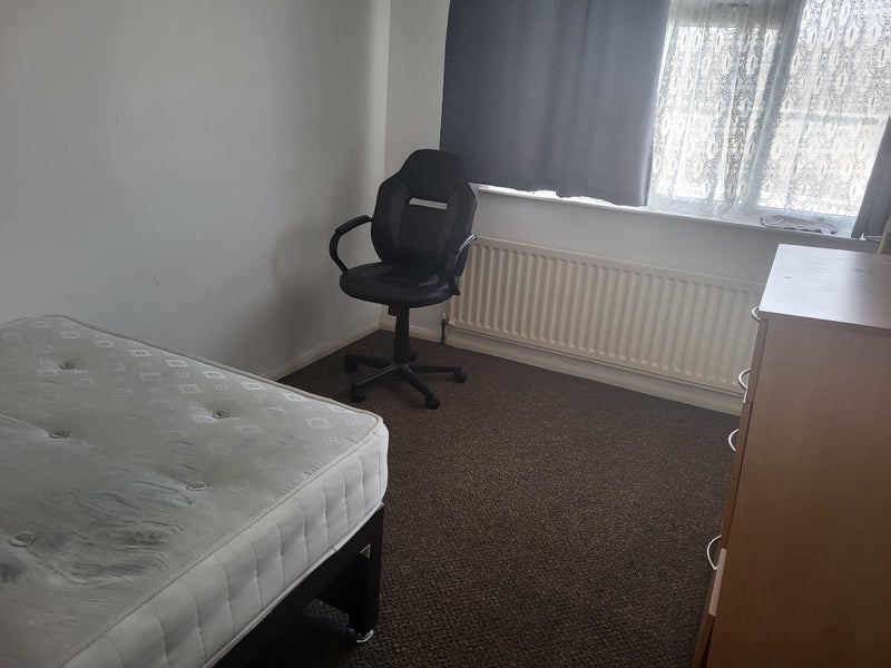 Room Tollgate Close in Birmingham