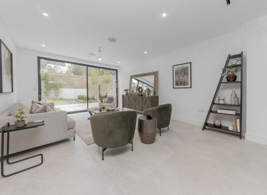 Flat Gulliver Place in Greater London