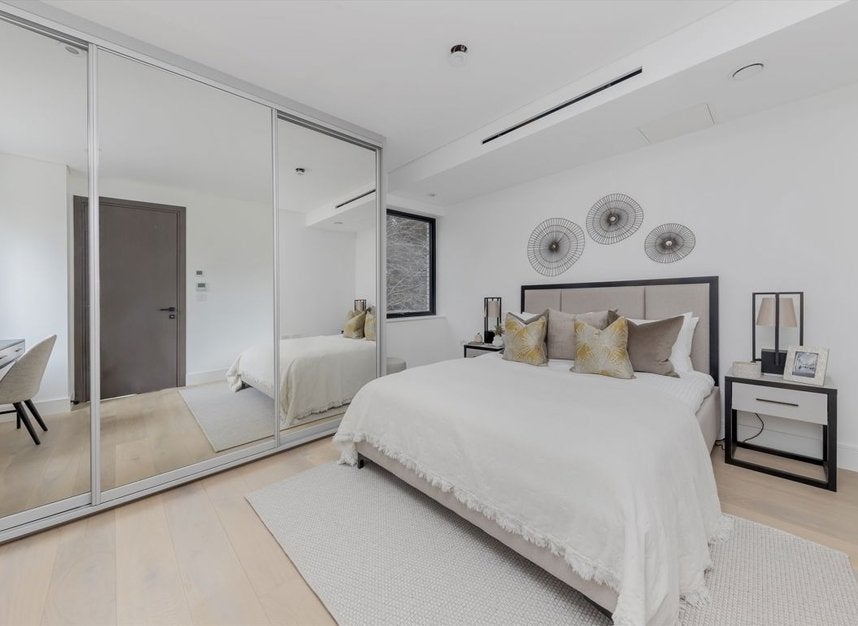 Flat Gulliver Place in Greater London