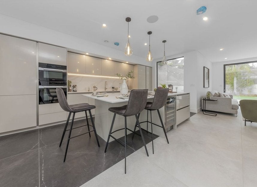 Flat Gulliver Place in Greater London