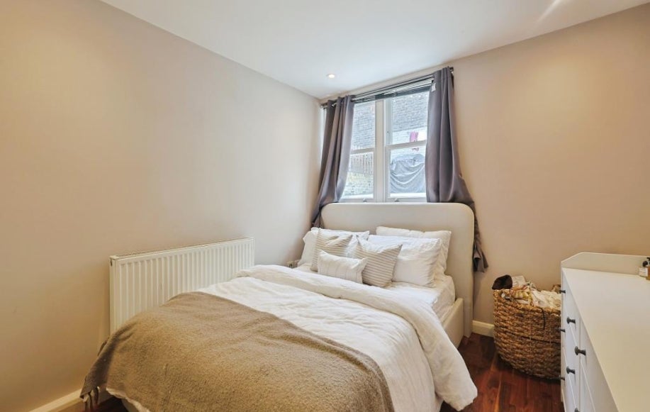 Flat Chesterton Road in London