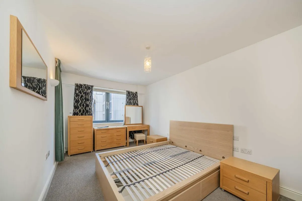 Flat Streatham High Road in Greater London