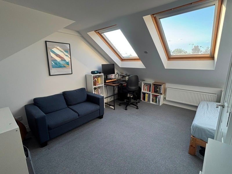 Room Purves Road in Greater London