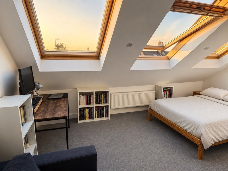 Room Purves Road in Greater London
