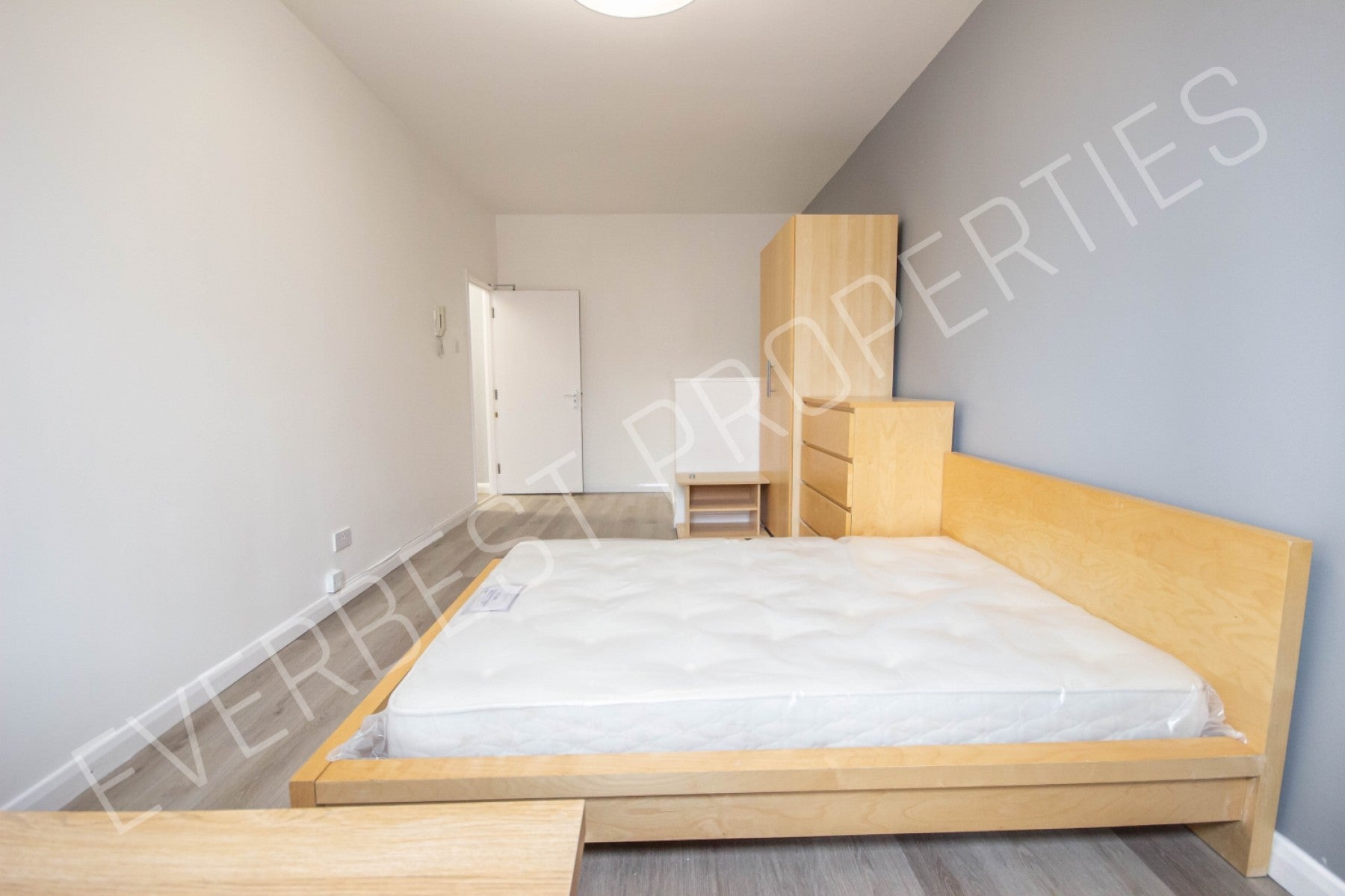 Room Heaton Road in Newcastle upon Tyne