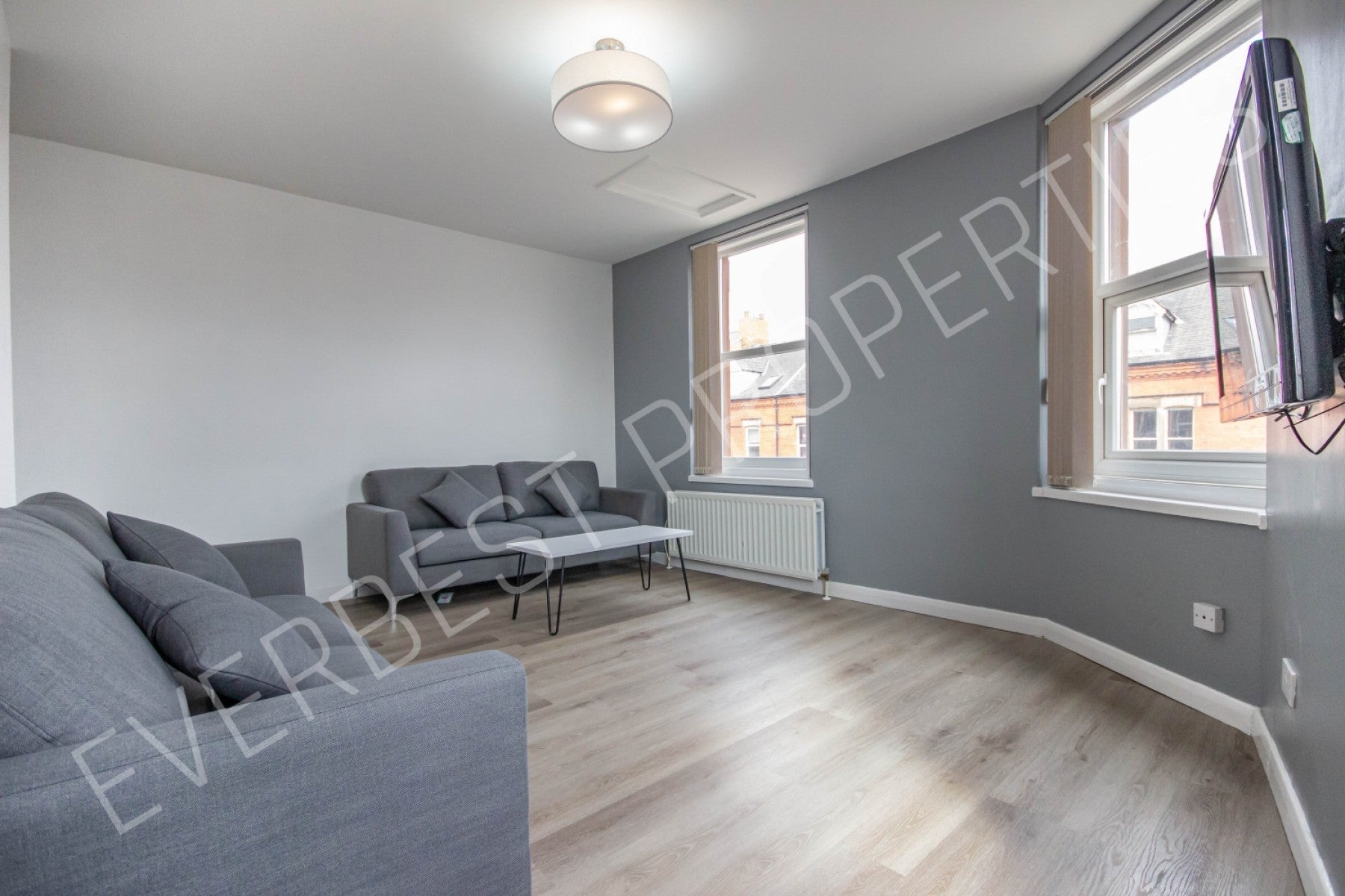 Room Heaton Road in Newcastle upon Tyne