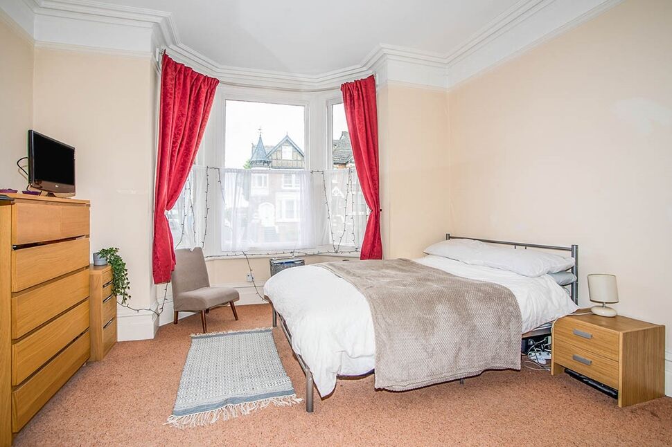Flat Maidstone Road in Chatham