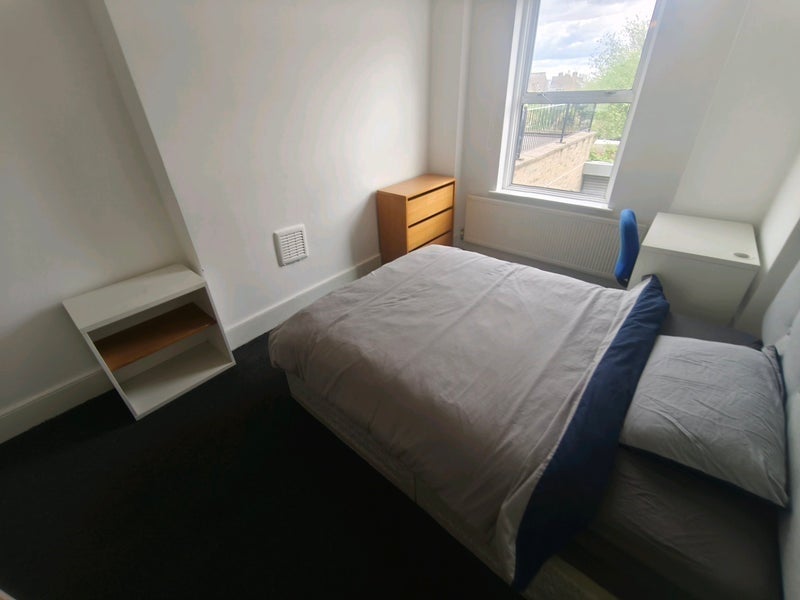 Room Wightman Road in Greater London