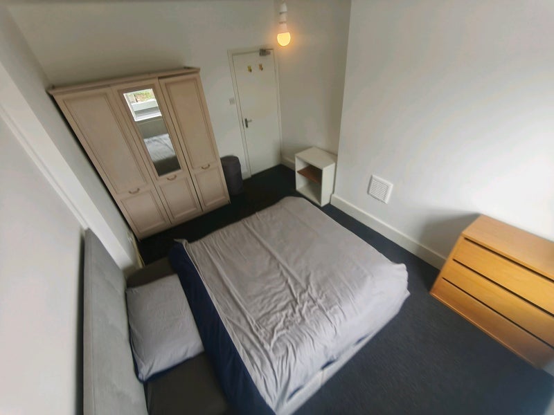 Room Wightman Road in Greater London
