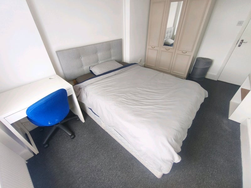 Room Wightman Road in Greater London