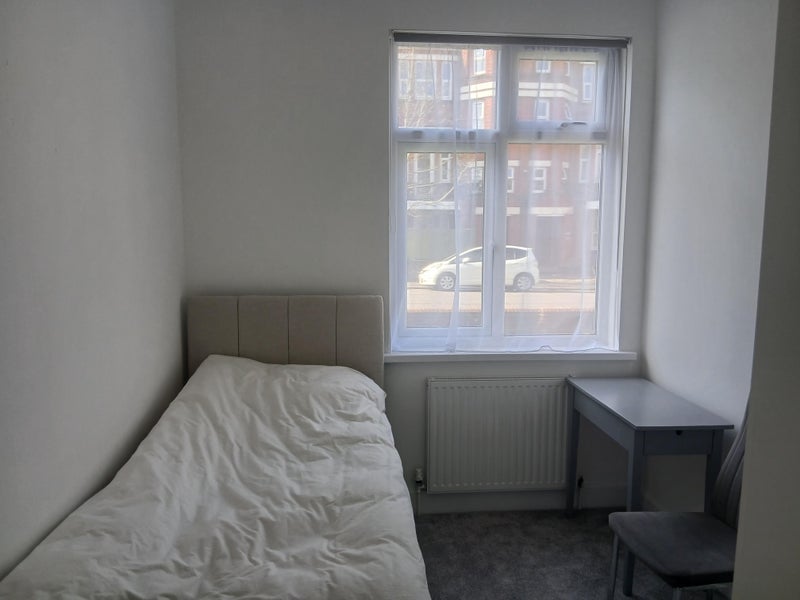 Room Norwich Avenue West in Bournemouth