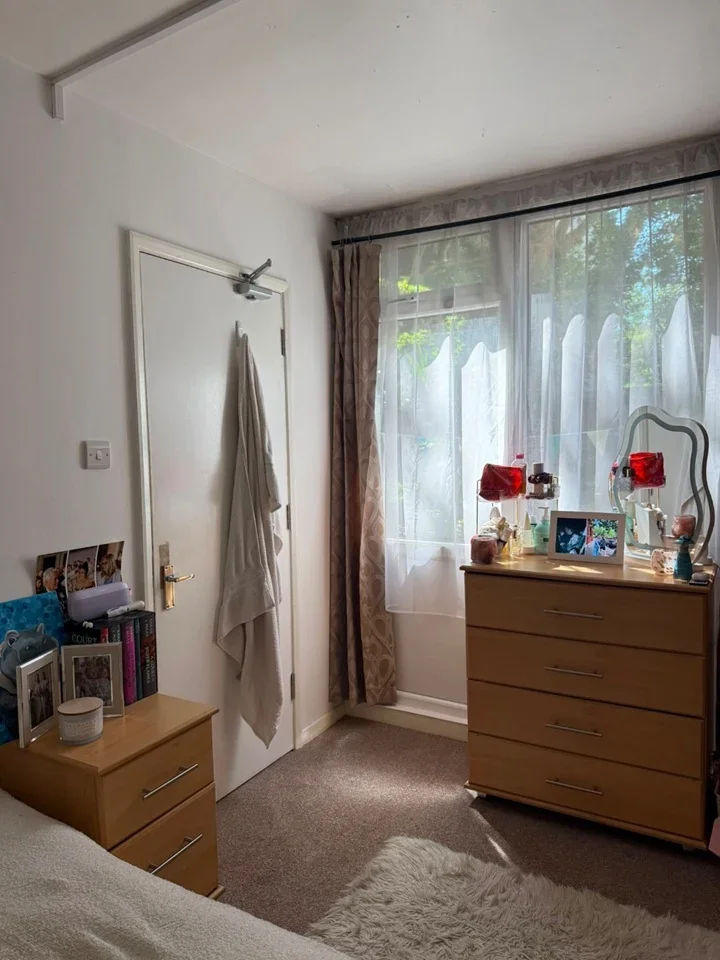 Room Jamaica Road in Greater London