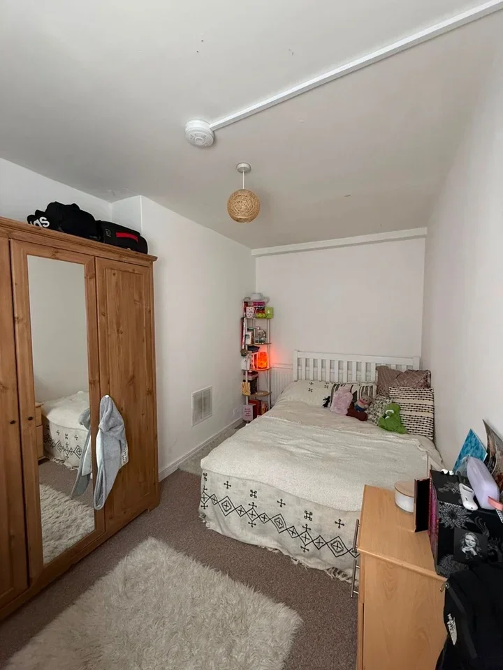 Room Jamaica Road in Greater London
