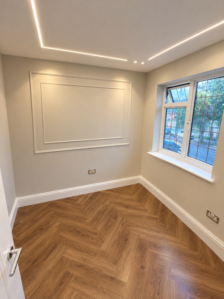 Flat Osidge Lane in Greater London