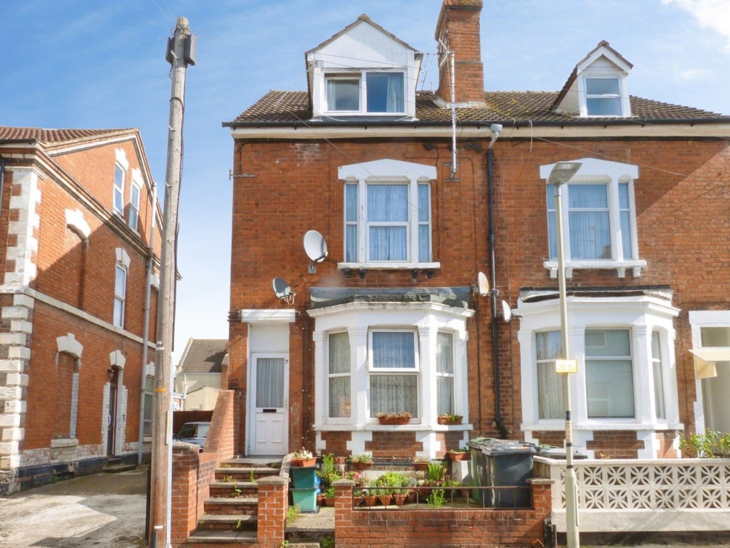 Flat Midland Road in Gloucester