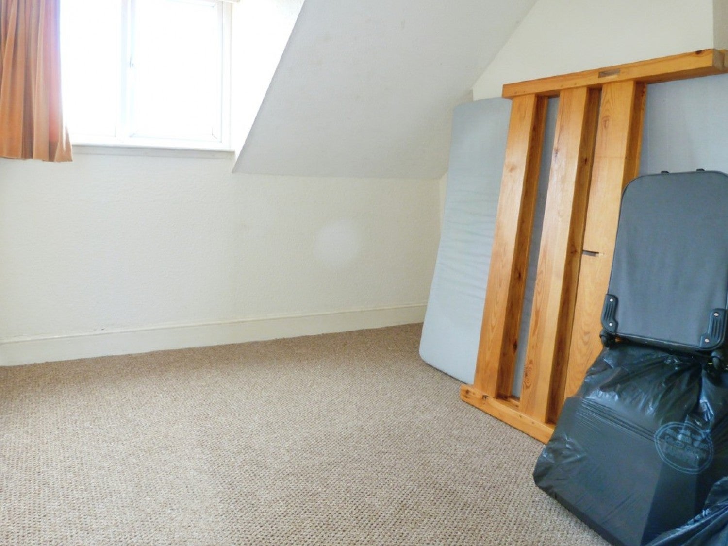 Flat Midland Road in Gloucester